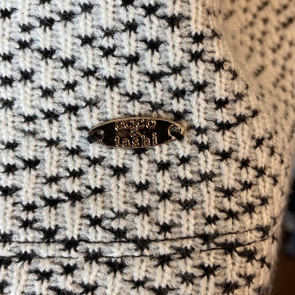 Coco and Tashi knee length dress - Picture 3 of 5